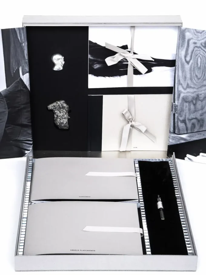 RICK OWENS – BOOKS RV18S0001-100